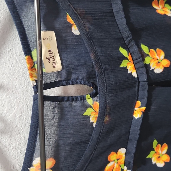 hollister navy sheer flowery top sz small - Picture 2 of 3